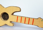 guitarra de carton