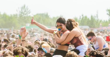 socializar en festivales
