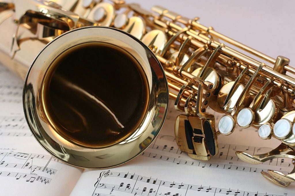 ᐈ SaxofónGuía PrácticaHistoria Partes Cómo Tocar Mantenimiento y Más